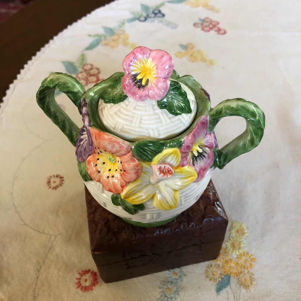 Vintage Fitz and Floyd Omnibus 1995 Sugar Bowl w/ Cover.